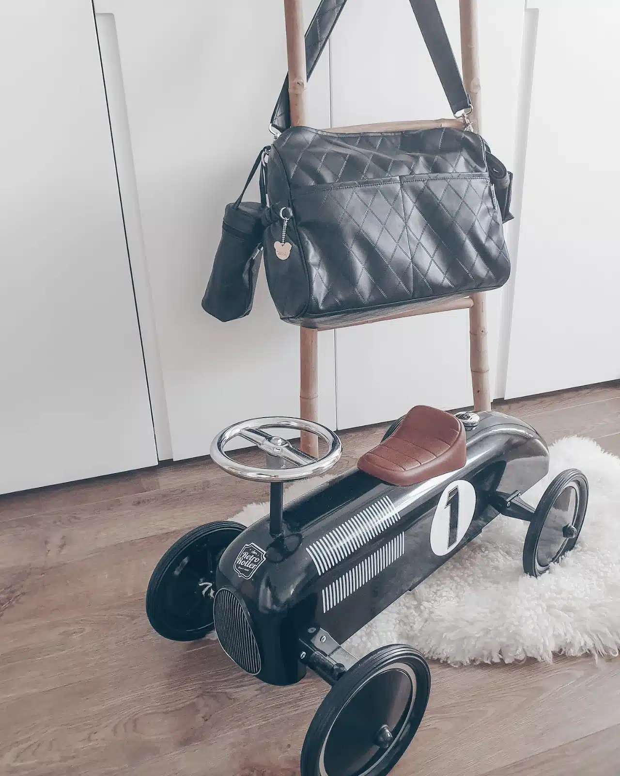 תיק החתלה - שחור מעוינים