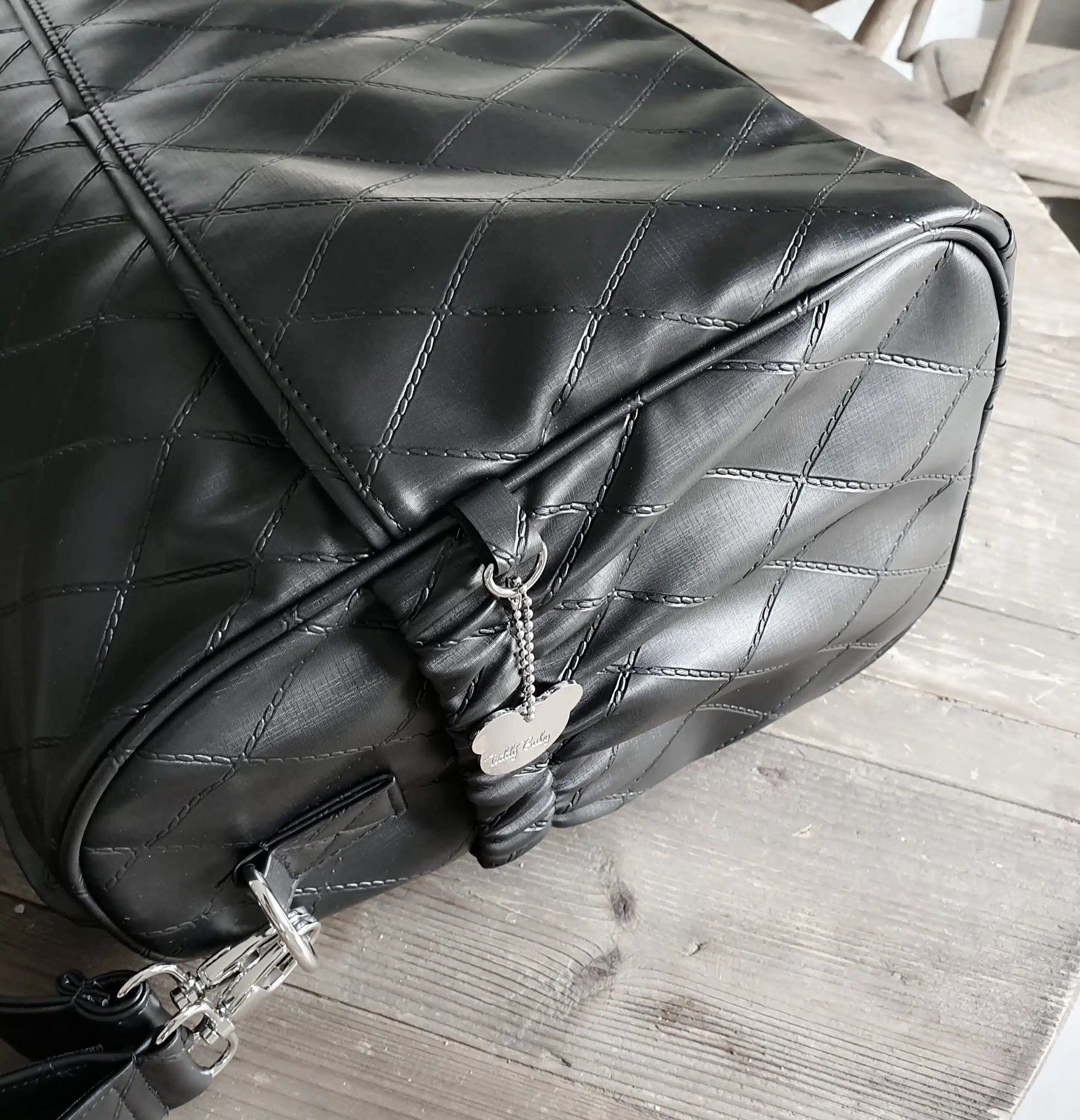 ⁦תיק החתלה - שחור מעוינים⁩ – תמונה ⁦4⁩