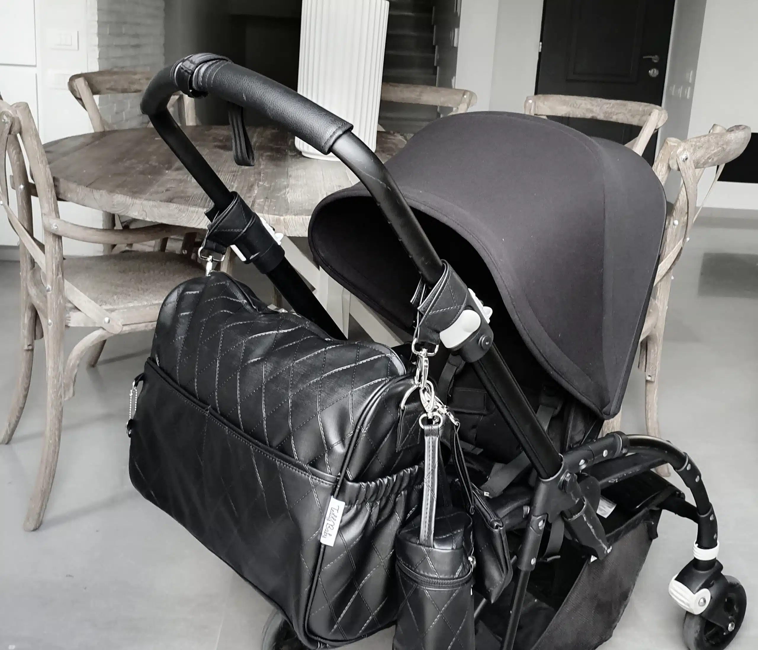 ⁦תיק החתלה - שחור מעוינים⁩ – תמונה ⁦5⁩