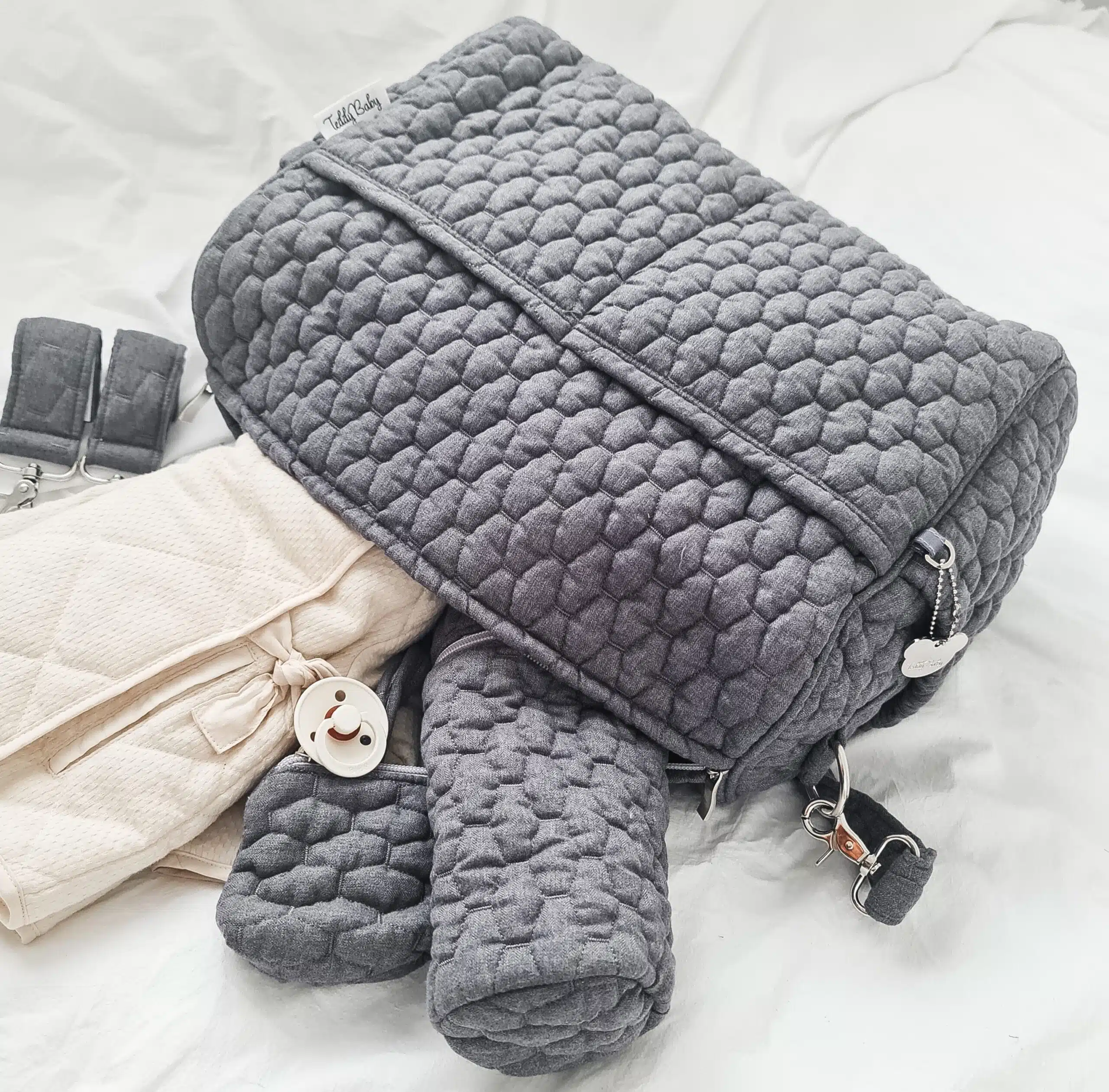 ⁦תיק החתלה - קוויליט אפור⁩ – תמונה ⁦2⁩